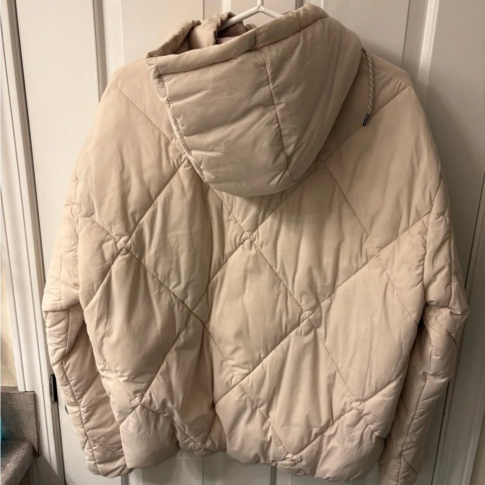 Vuori decompression jacket NWT - Picture 3 of 5